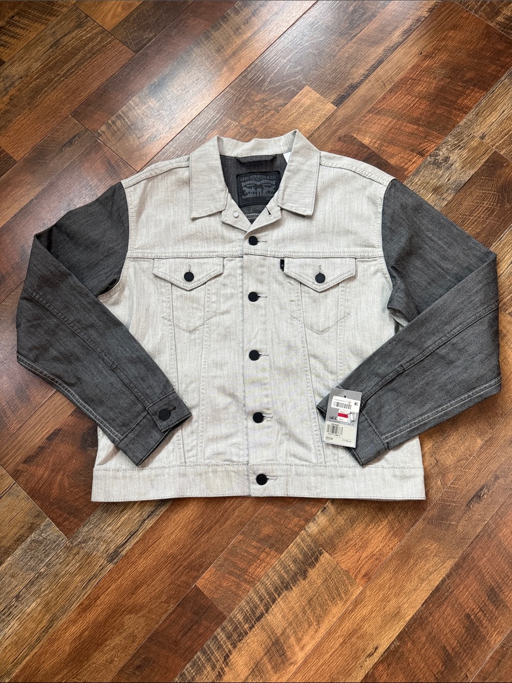 NWT Levi’s Line 8 Boxy Fit Two-Tone Denim Trucker Jacket Medium